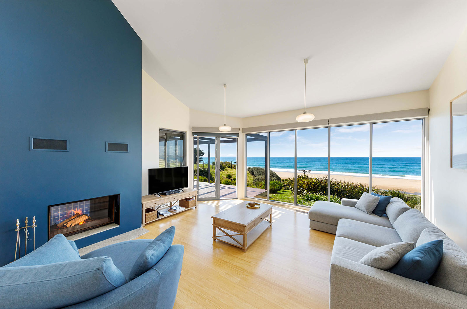Beachfront Villa 4 - Living Room Beach Views